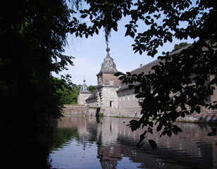 Wasserschloss mit Burggraben
