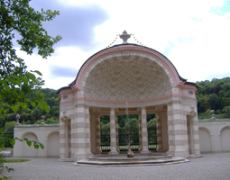 Pavillon als offener Gartensaal