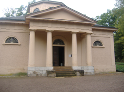 Lindenalleen im Hauptfriedhof von Weimar