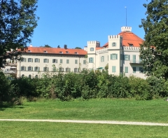 Kastanienallee im Schlosspark von Possenhofen am Starnberger See