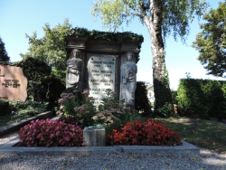 Lindenalleen auf dem Alten Ostfriedhof von Augsburg